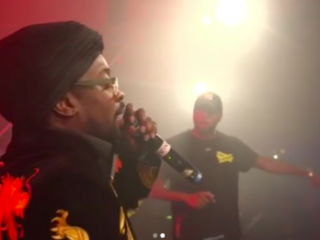 Angelo King verrast fans met deze Jamaicaanse superster