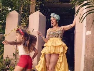 Cardi B trots op Domicaanse roots in 'I Like It'-video