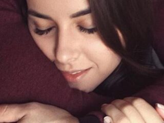 Yulia ontdekt dat haar man vreemdgaat door 'onschuldige' foto op Instagram