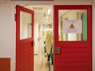 Duitse studie toont aan: '1 op de 5 coronapatiënten in ziekenhuis overleeft virus niet'