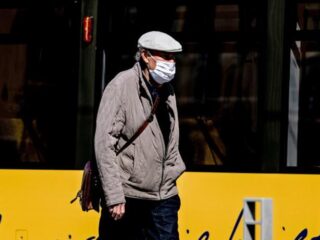 'Mondkapjes enige oplossing om OV te laten rijden'