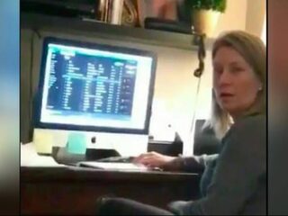 VIDEO: Moeder flipt als ze Spotify-playlist van haar 12-jarige zoontje ontdekt