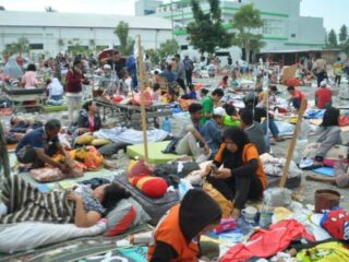 Honderden doden na aardbeving en tsunami in Sulawesi, Indonesië