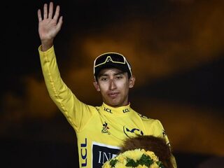 Colombiaan (22) wint als jongste wielrenner ooit Tour de France