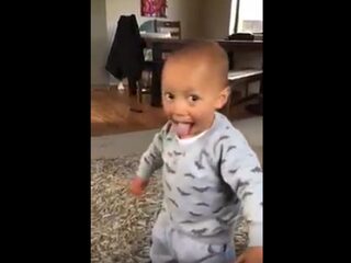 Cute: Maori-peuter doet traditionele hakadans