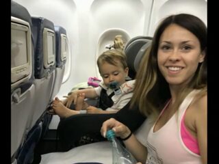 Gezin uit vliegtuig gezet na gedwongen afstaan zitplek kind