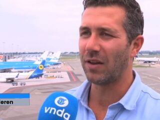 Ajax-fan huurt vliegtuig af om bij de Europa League-finale te kunnen zijn