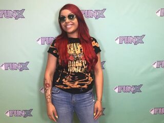 Latifah praat over gebrek aan vrouwen in de rapscene en doet freestyle