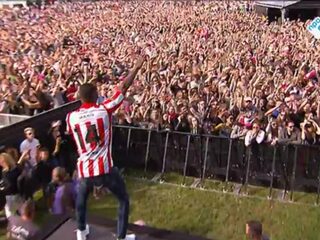 VIDEO: Broederliefde krijgt iedereen aan het feesten op Pinkpop