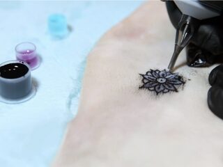Nieuwe verkleurende tattoo-inkt kan leven diabetici redden