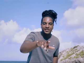 VIDEO: Jonna Fraser zingt 'Lover & Best Friend' toe in nieuwe video