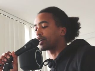 VIDEO: Rapper Tastic schrijft ode aan vrouwelijke striae