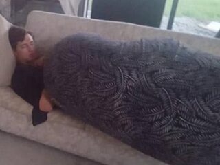 Nieuw-Zeelander ontdekt slapende 'inbreker' op bank