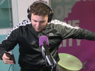 VIDEO: Kan Sam J'taime rappen op Frans Bauer, klassieke muziek en polka?