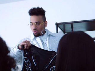 Chris Brown en Gunna zijn stylisten in nieuwe clip 'Heat'