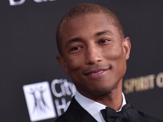 Pharrell 'not so happy' door actie Trump