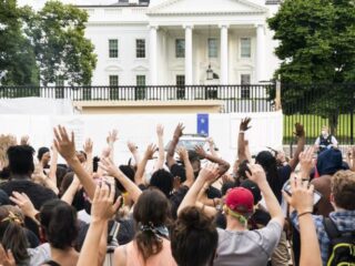 Witte Huis afgesloten na grote protesten in Washington