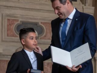 Medaille voor 10-jarige held die zusje (2) uit brandende auto redde