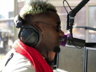 Makkie heeft gehuild om miljoen streams van 'Kop Op Een Thot'