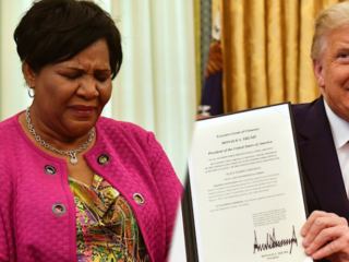 Trump verleent volledige gratie aan, door Kim Kardashian vrijgekomen, Alice Johnson