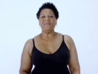 Kim K. huurt ex-gevangene Alice Johnson (64) in als model voor haar nieuwe merk