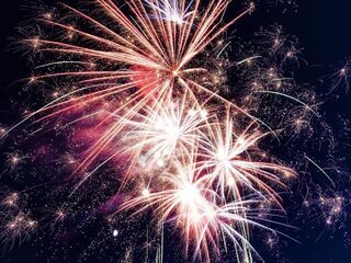 Knalvuurwerk en vuurpijlen zijn vanaf dit jaar definitief verboden