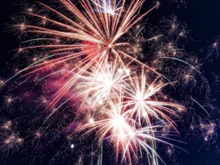Knalvuurwerk en vuurpijlen zijn vanaf dit jaar definitief verboden