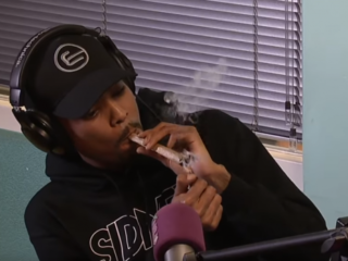 Sidney bij Dikke Jonko Donderdag: ''Nu weet ik waarom ik bij mijn theatershow niet zo high mag komen''