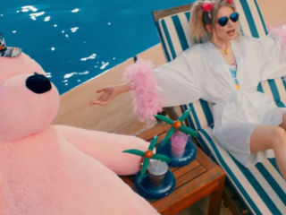 Turkse zangeres Aleyna Tilki gaat viral met 'Sen Olsan Bari'