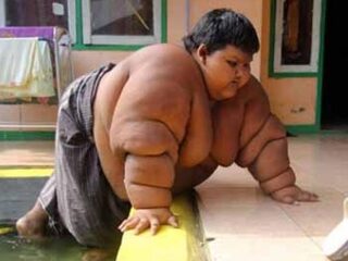 VIDEO: zwaarste jongetje (10) ter wereld gaat op rijstdieet