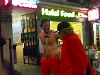 De eerste toeristen in oranje zijn gespot! #Koninginnedag