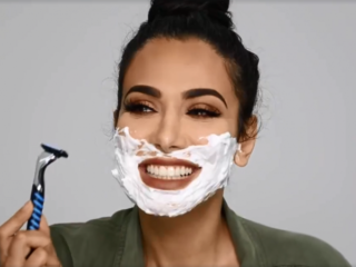 VIDEO: Beautyvloggers scheren 'baard' af