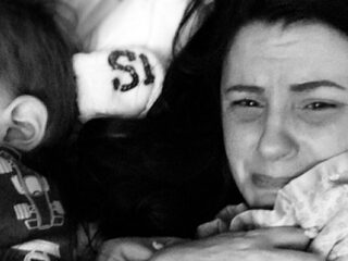 Moeder waarschuwt: geef je baby geen dekentje