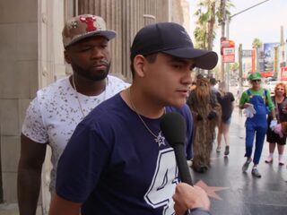 VIDEO: 50 Cent staat recht achter mensen terwijl ze over hem oordelen