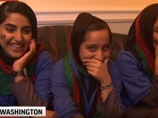 Afghaanse tech-meisjes mogen toch meedoen aan internationale wedstrijd in Amerika