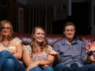 VIDEO: Man doet huwelijksaanzoek aan weduwen van overleden broer