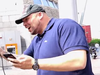 Qucee ontvangt regelmatig sexy DM's: "Kan je niet eerst even groeten ofzo?"