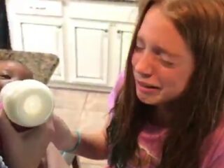 VIDEO: Superschattige reactie van kinderen om nieuw geadopteerd zusje