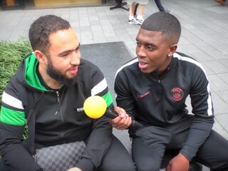 VIDEO: Touzani's protegé Rarko vraagt mensen wat ze van Neymars transfer vinden