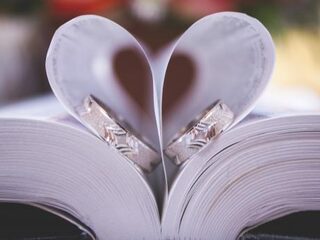 Eerste lesbische bruiloft tussen twee verschillende geloven in Engeland