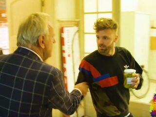 VIDEO: Tim Hofman deelt volledige aflevering van #BOOS waarin hij wordt geslagen