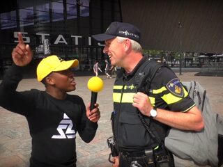 VIDEO: Denken Rotterdammers dat McGregor of Mayweather gaat winnen?