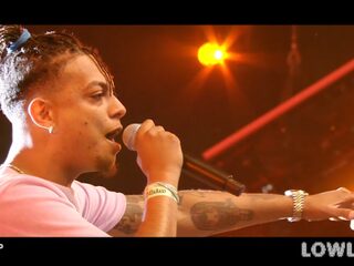 VIDEO: Ronnie Flex brak samen met Deuxperience Band de tent af op Lowlands