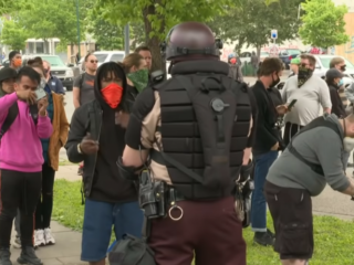 Nationale garde schiet met rubberen kogels en traangas op demonstranten in Minneapolis