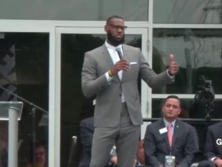 LeBron James opent basisschool voor kinderen in z'n oude buurt