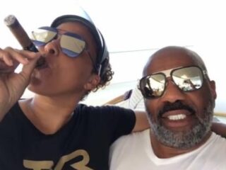 #CuteCoupleShit: Steve Harvey disst wifey, omdat ze geen sigaar kan smoken