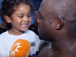 VIDEO: Zoontje Melvin Manhoef reageert trots op overwinning: ''Het is een toppapa!''