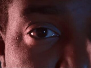 Jonna Fraser onthult naam, cover en datum van debuutalbum in trippy trailer