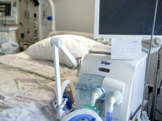 Coronapatiënten krijgen antistoffen van ex-coronapatiënten