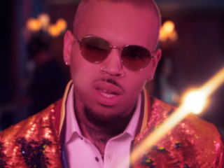 Chris Brown bespreekt de verdeeldheid in Amerika op nieuwe track